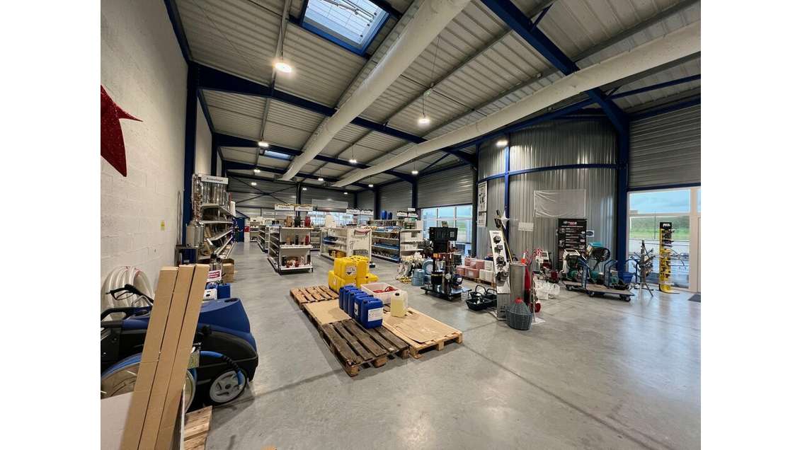 Local industriel 1549m² à vendre à Salles-d'Angles