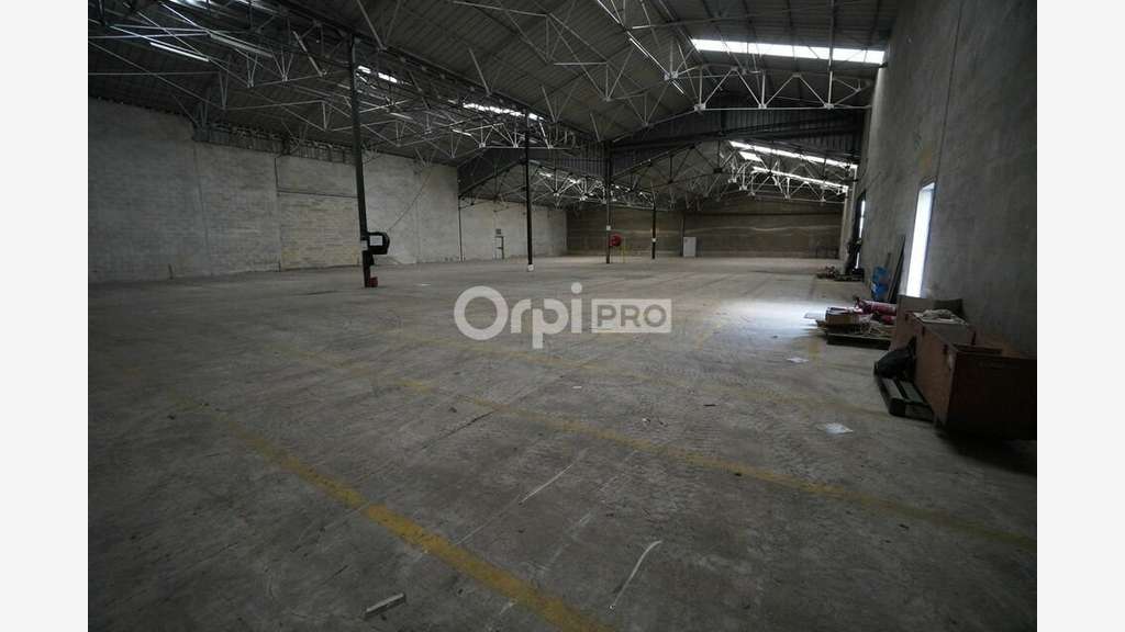 Ensemble immobilier se décompose de : 9900M2