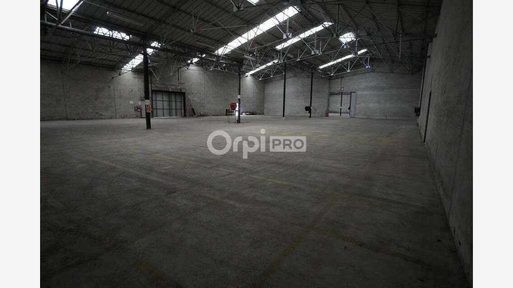 Ensemble immobilier se décompose de : 9900M2