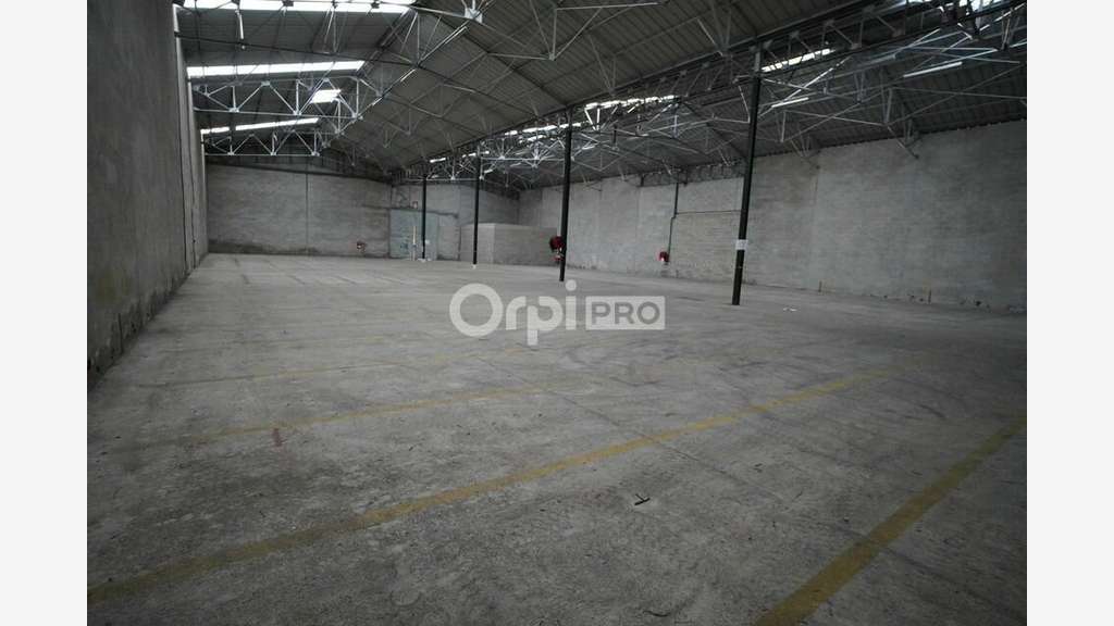 Ensemble immobilier se décompose de : 9900M2