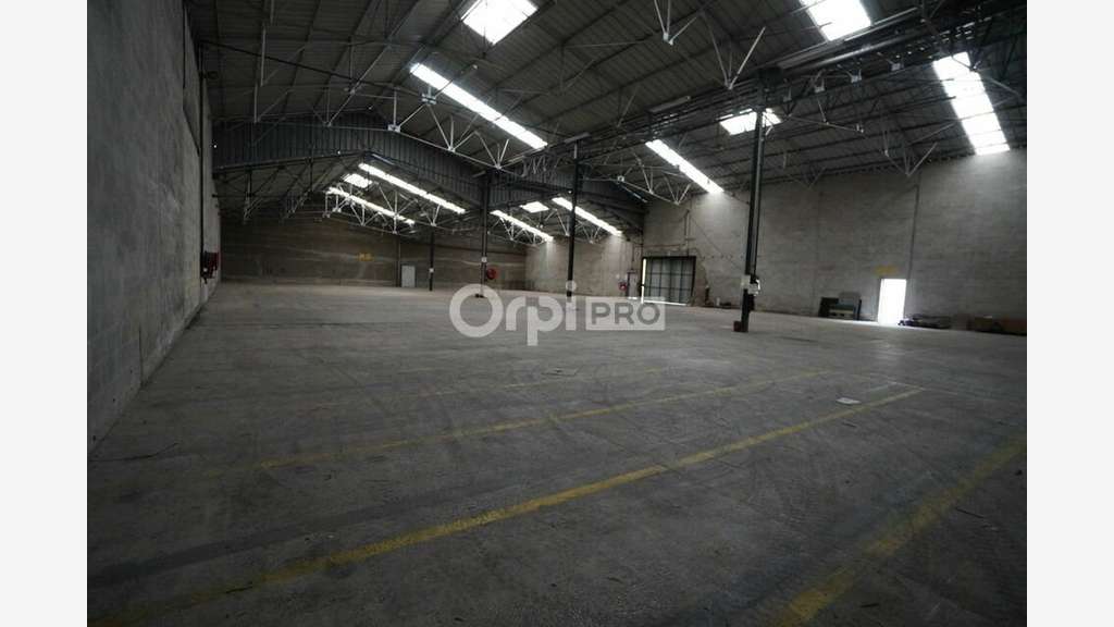 Ensemble immobilier se décompose de : 9900M2