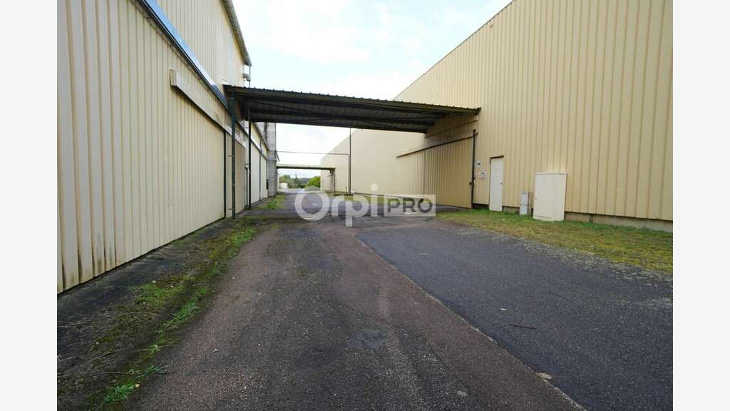 Ensemble immobilier se décompose de : 9900M2