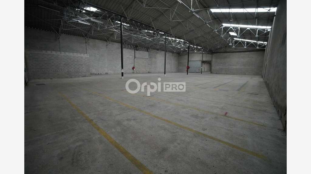 Ensemble immobilier se décompose de : 9900M2
