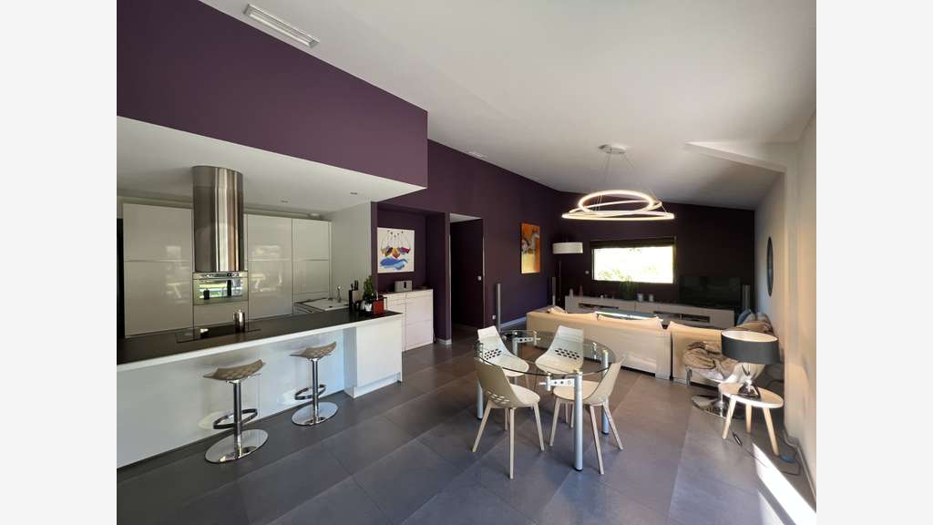 Local mixte 400m² sur 5000m² de terrain à Signes