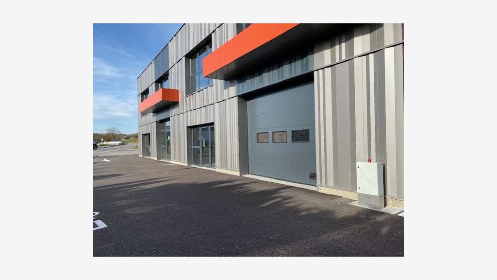 AV local d'activité 127.40m² à Sillingy