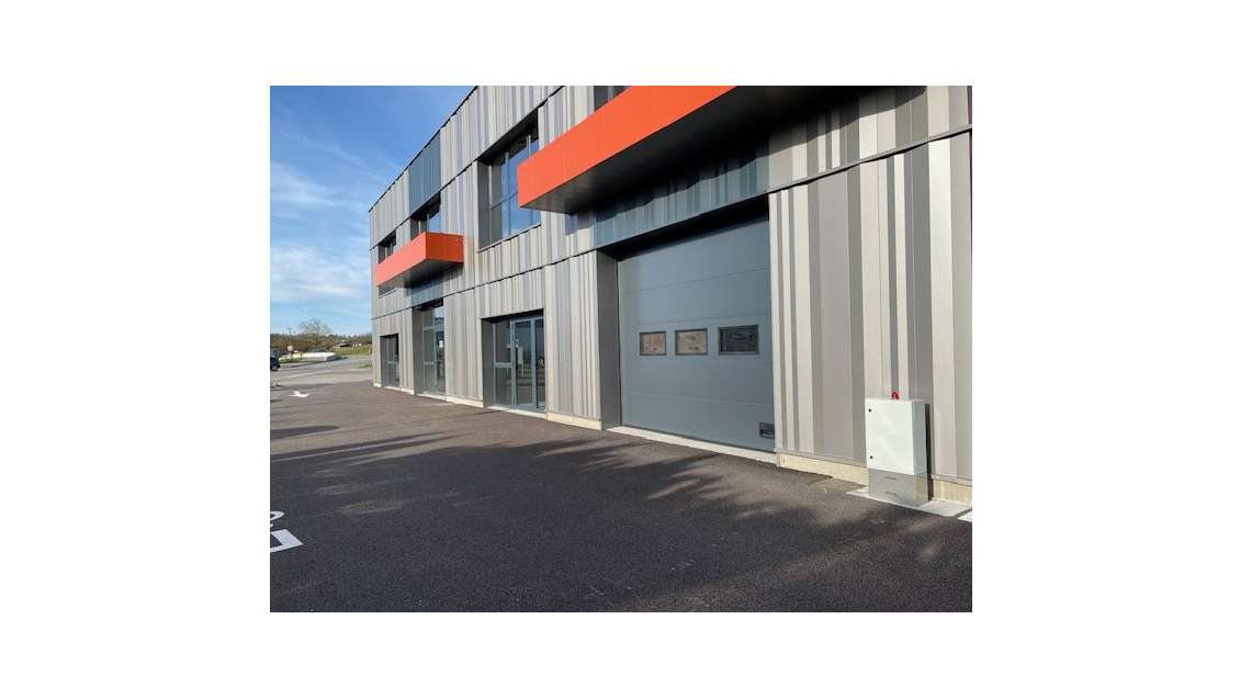 AV local d'activité 127.40m² à Sillingy