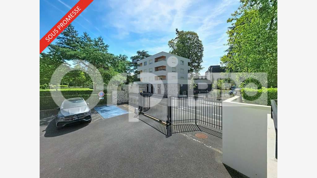 AV local professionnel de 73m² en RDC à Soissons