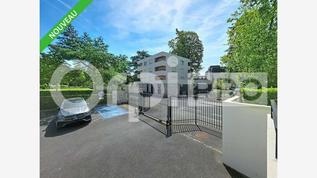 AV local professionnel de 73m² en RDC à Soissons