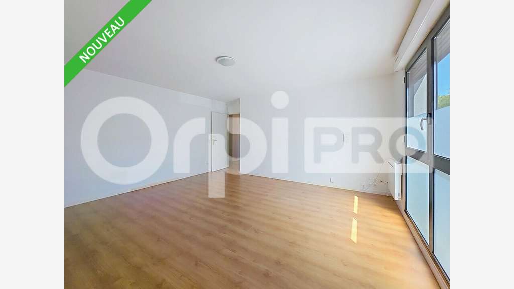 AV local professionnel de 73m² en RDC à Soissons