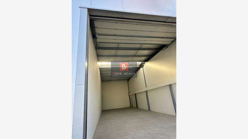 Entrepôt logistique 380m² à vendre à Sorgues