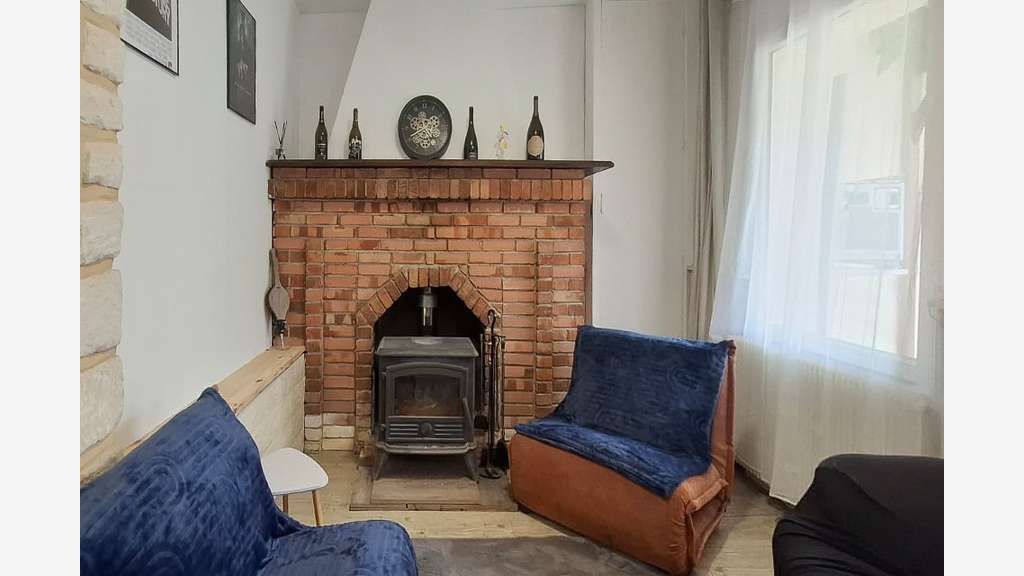 Ensemble immobilier avec restaurant et habitations