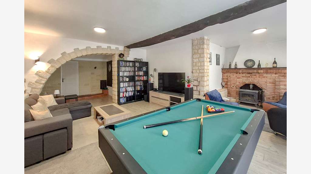 Ensemble immobilier avec restaurant et habitations