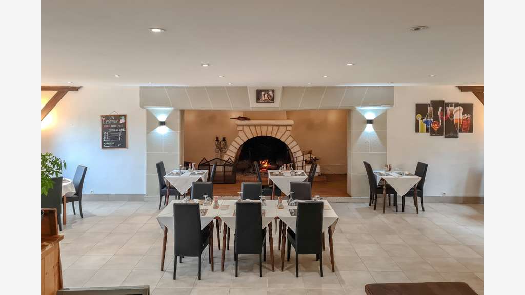 Ensemble immobilier avec restaurant et habitations