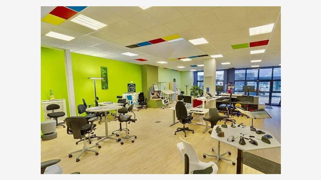 1 200m² de locaux tertiaires à Strasbourg Meinau, 