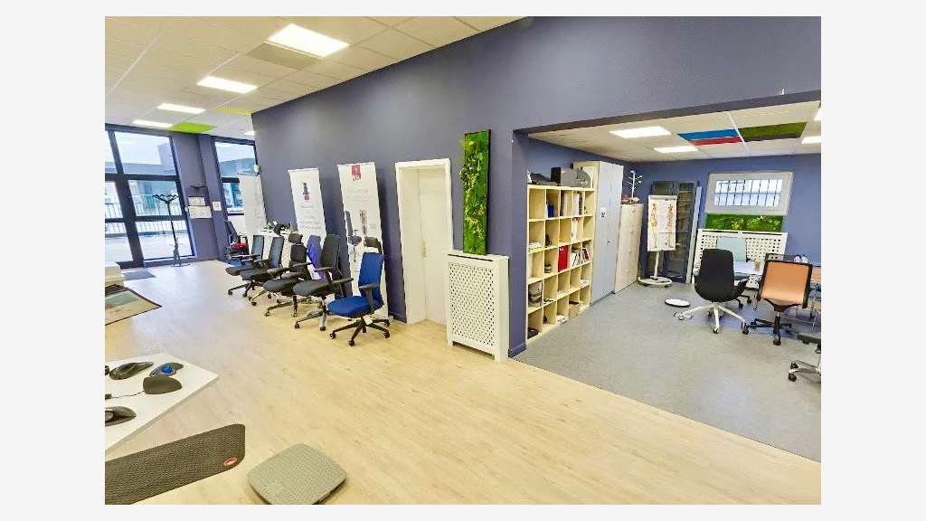 1 200m² de locaux tertiaires à Strasbourg Meinau, 