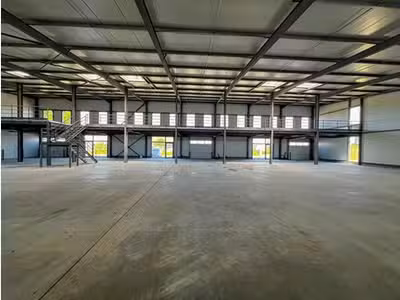À vendre local d'activités de 1 185m² à Taillades