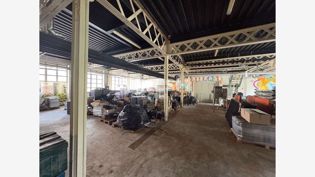 A vendre bâtiment d'activités de 2 176m² à Tarare