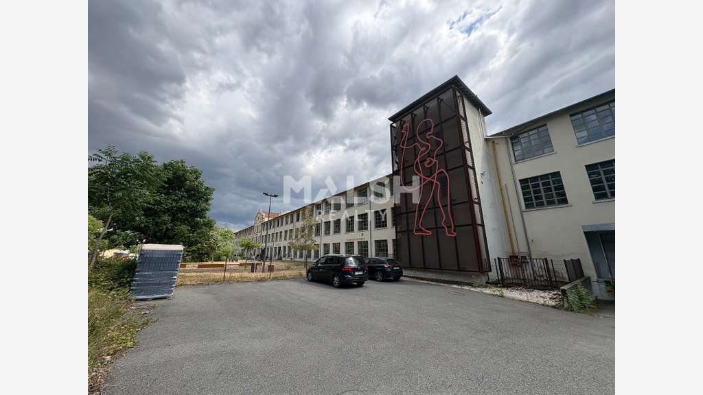 A vendre bâtiment d'activités de 2 176m² à Tarare