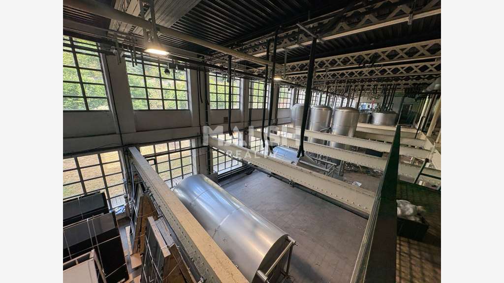 A vendre bâtiment d'activités de 2 176m² à Tarare
