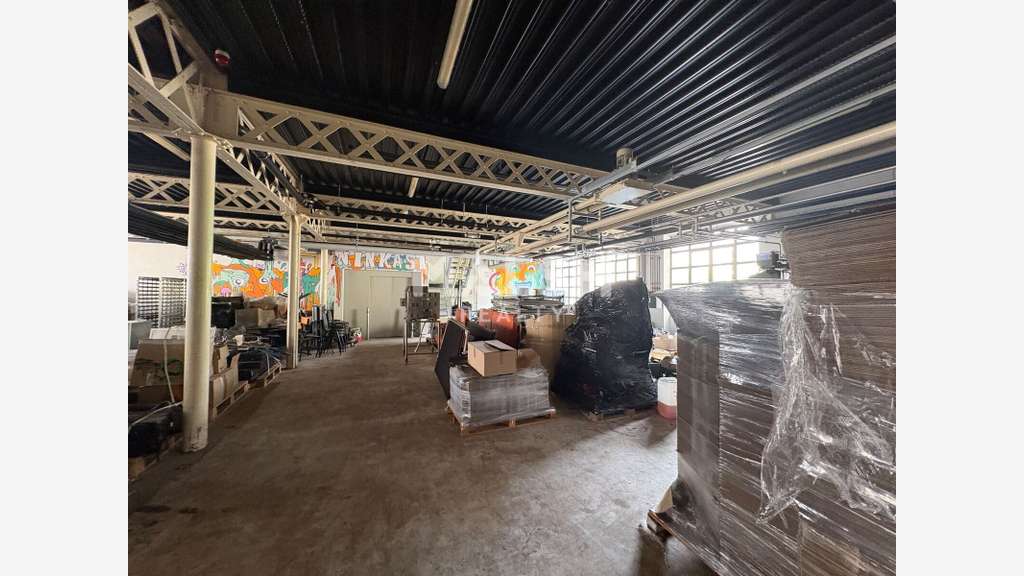 A vendre bâtiment d'activités de 2 176m² à Tarare