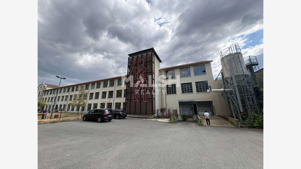A vendre bâtiment d'activités de 2 176m² à Tarare