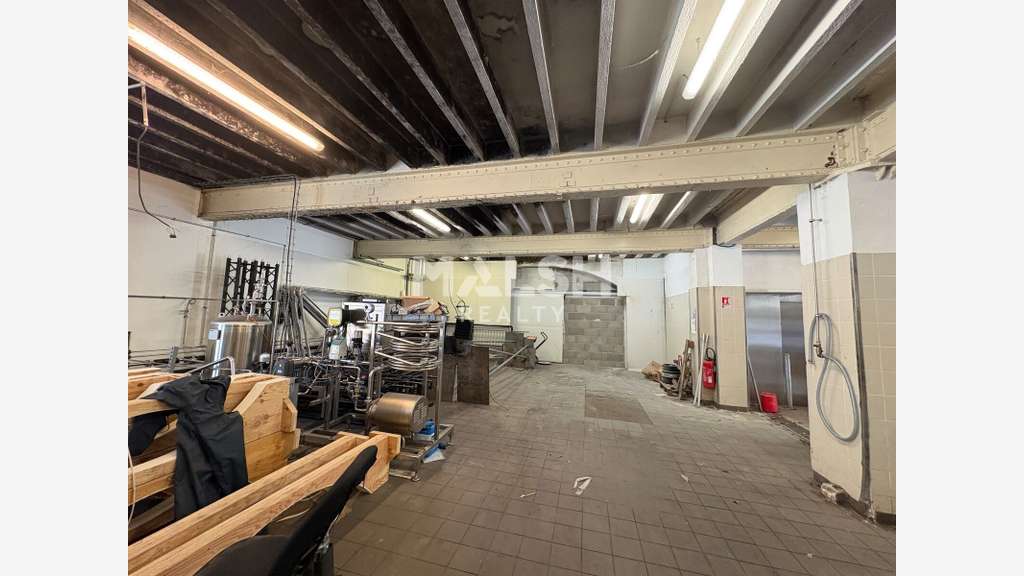 A vendre bâtiment d'activités de 2 176m² à Tarare