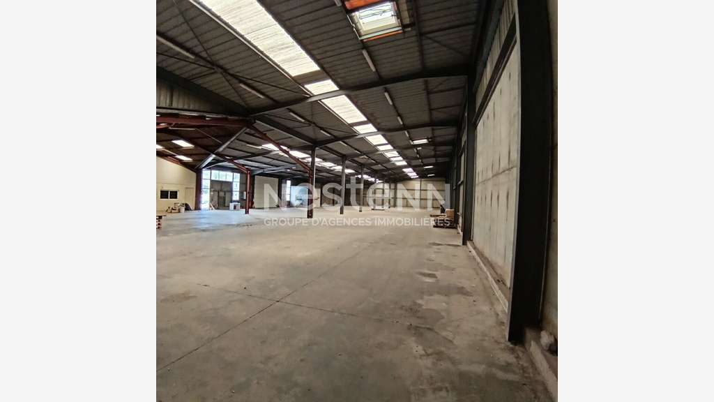 A vendre local d'activité 1600m² Theix RN165