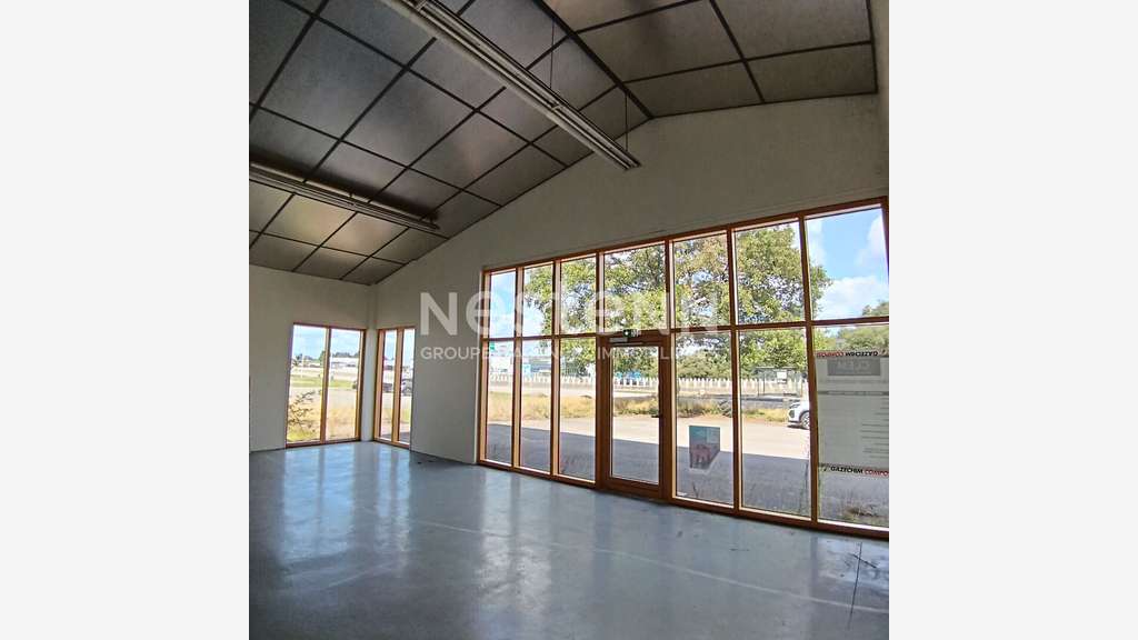 A vendre local d'activité 1600m² Theix RN165