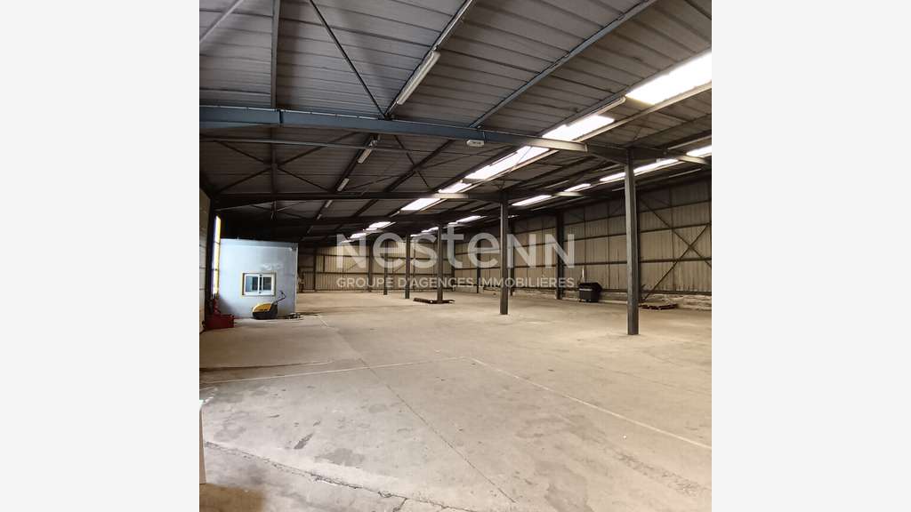 A vendre local d'activité 1600m² Theix RN165