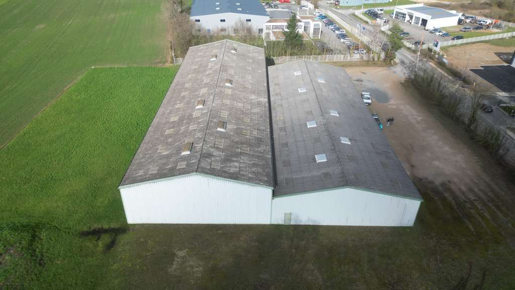 AV entrepôt avec parcelle constructible à Thiron