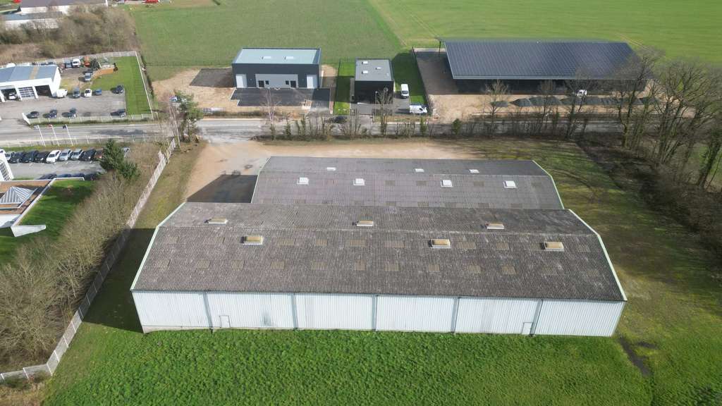 AV entrepôt avec parcelle constructible à Thiron