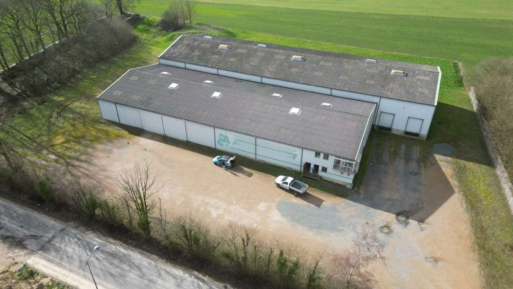 AV entrepôt avec parcelle constructible à Thiron