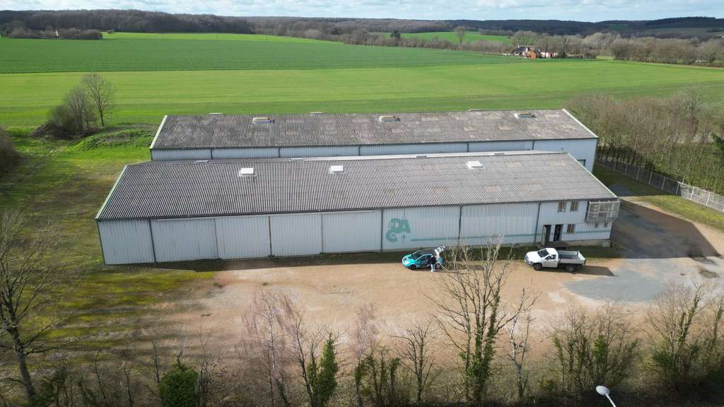 AV entrepôt avec parcelle constructible à Thiron