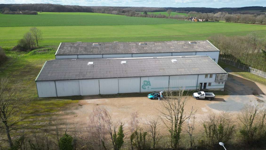 AV entrepôt avec parcelle constructible à Thiron