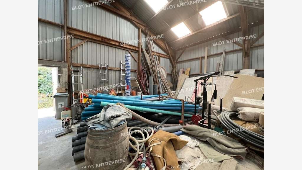 À LOUER - LOCAUX D'ACTIVITÉS - 450 m² - TH