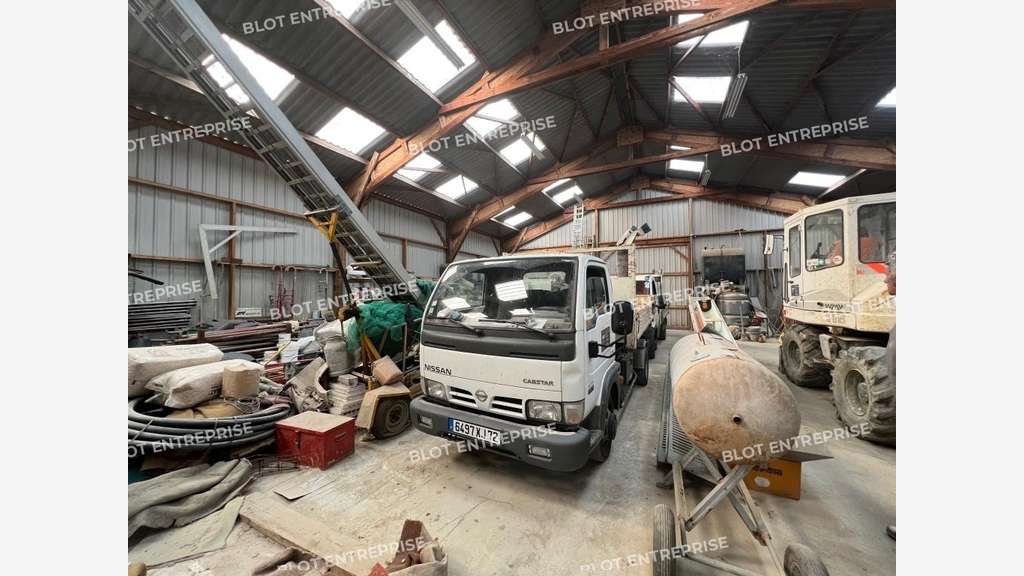 À LOUER - LOCAUX D'ACTIVITÉS - 450 m² - TH