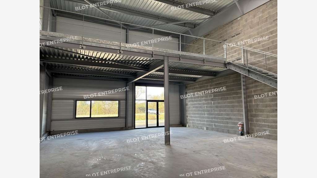 AV cellule d'activités 331m² à Thouaré-sur-Loire