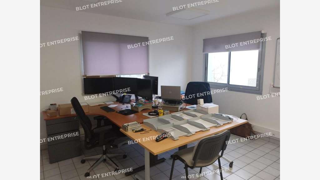 A vendre locaux 730m² ZA La Baudinière / D723
