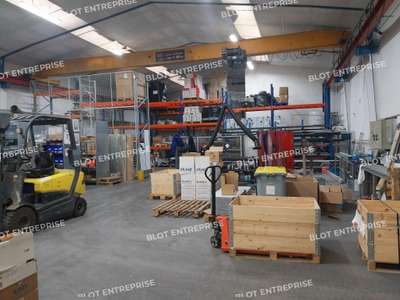 A vendre locaux 730m² ZA La Baudinière  / D723