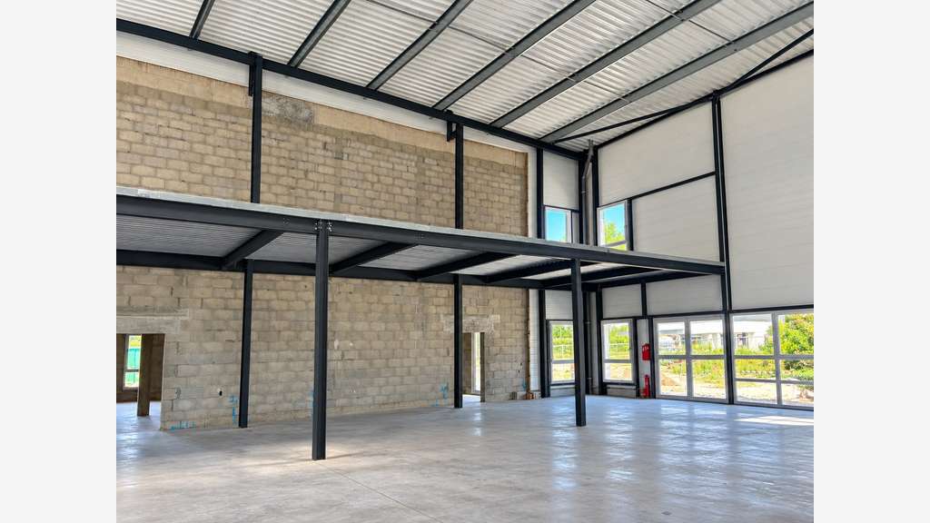 Vente locaux d'activités 2879m² Tignieu-Jameyzieu