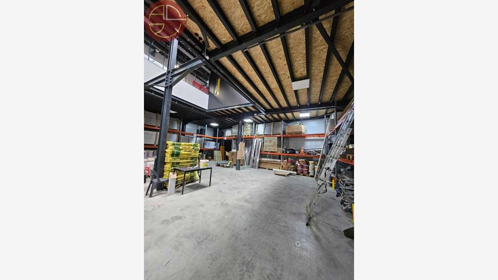 A vendre dépôt 700m² à Toulouse Sud-Ouest Lardenne