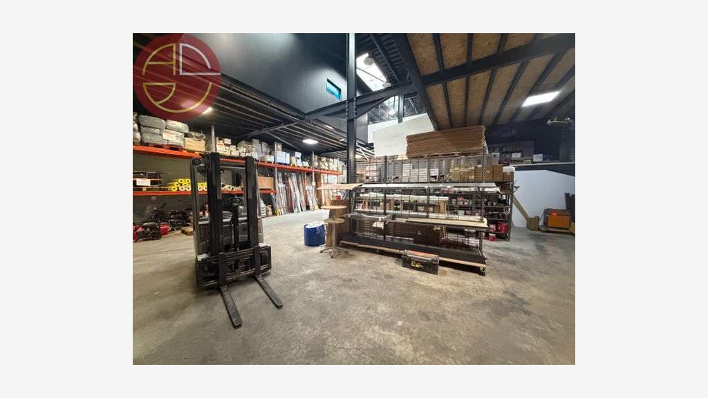 A vendre dépôt 700m² à Toulouse Sud-Ouest Lardenne