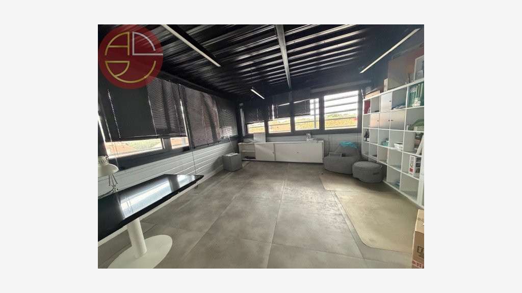A vendre dépôt 700m² à Toulouse Sud-Ouest Lardenne