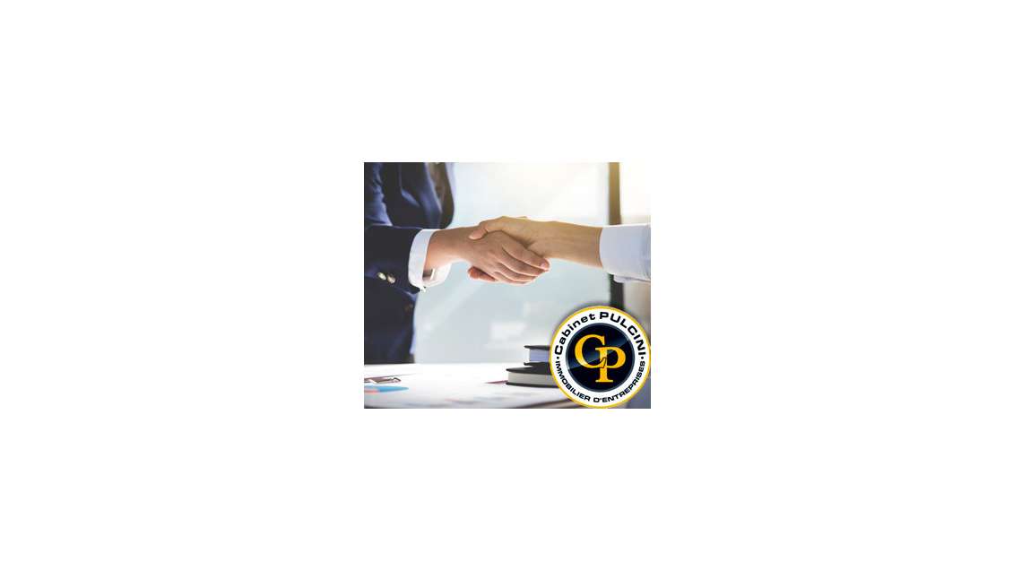 Murs commerciaux village touristique du Haut Var