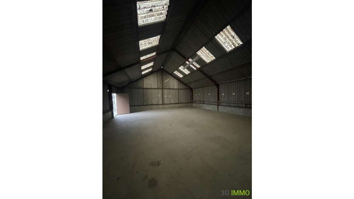 Vente bâtiment de 150m² à Tribehou empl strat.