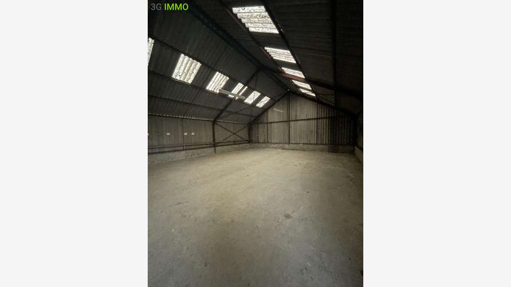 Vente bâtiment de 150m² à Tribehou empl strat.