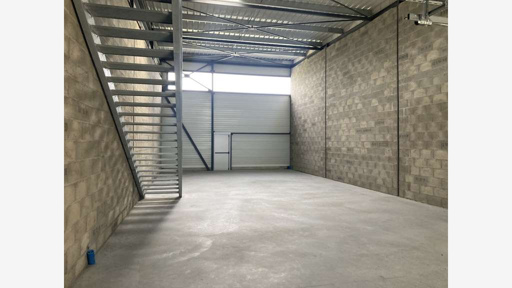 Local d'activités neuf 185m² à vendre à Ustaritz