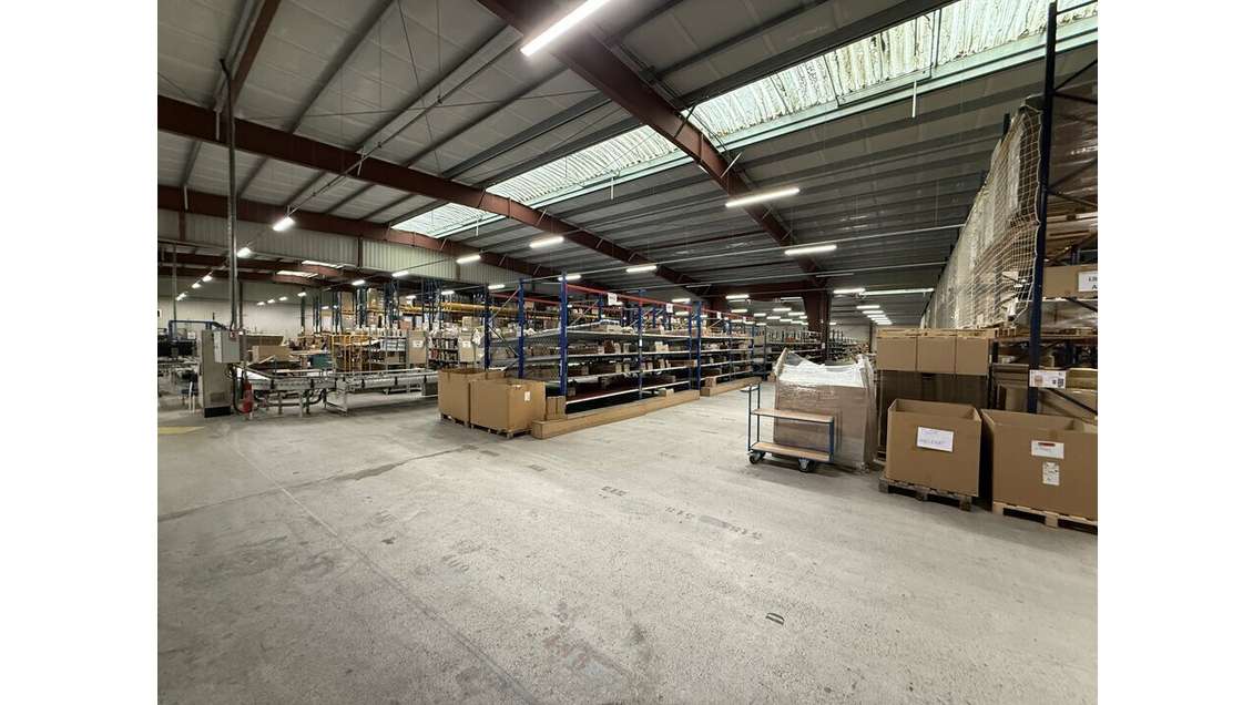 Entrepôt de stockage à Vvndre sortie Loriol Livron