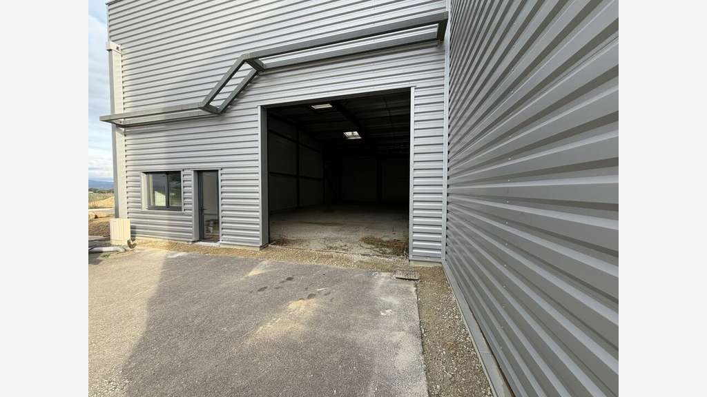 Local d'activité neuf 203m² à vendre à Valence