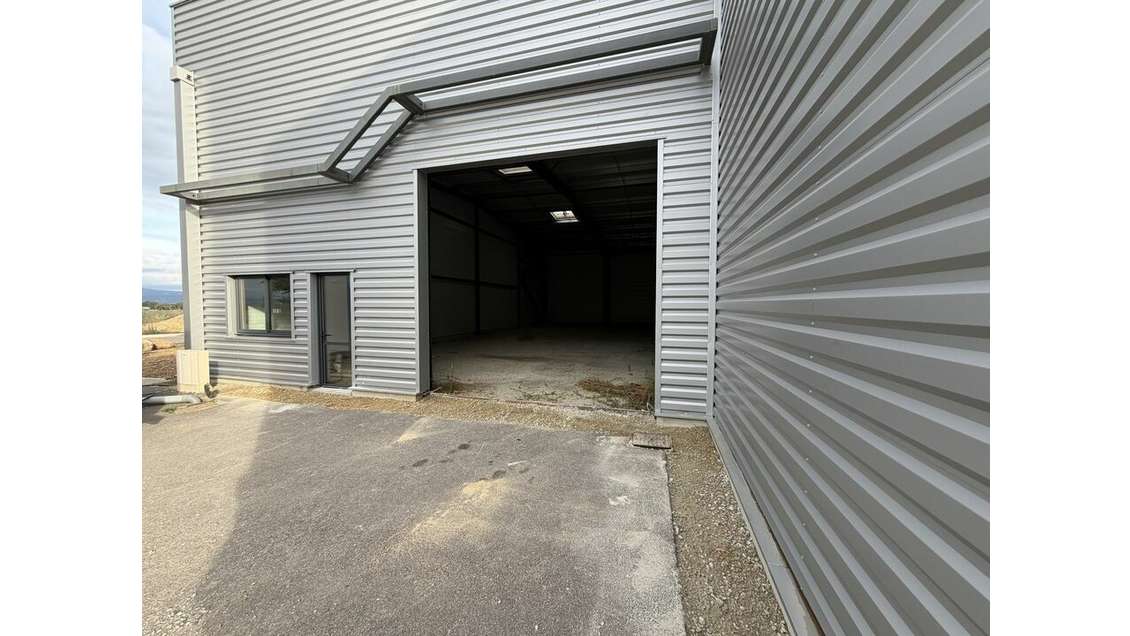 Local d'activité neuf 203m² à vendre à Valence